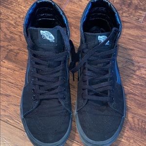 Men’s size 7.5 black/black mid top vans